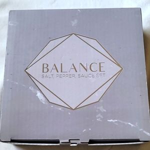 NIB Stacking Salt Pepper Sauce Set